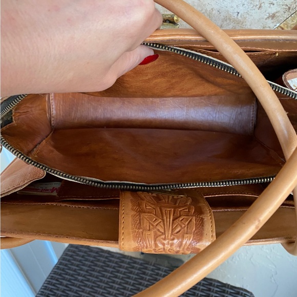 Vintage Mexican Tooled Leather Accordion Handbag - Picture 8 of 8